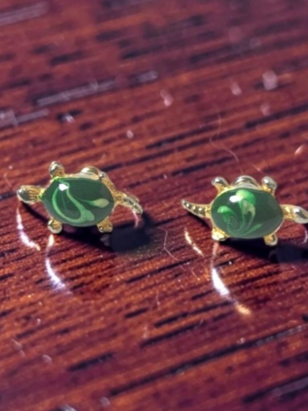 vintage gold tone acrylic green w/white swirl turtle shell turtle earrings.
